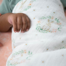 Load image into Gallery viewer, Aden and Anais set pamučnih pelena 4 komada Blushing bunnies