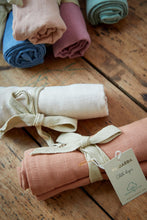 Load image into Gallery viewer, Filibabba muslin pelena - Vintage rose