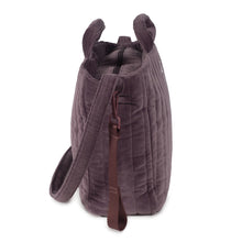 Load image into Gallery viewer, Torba za kolica Cherry Velvet ili torba za kolica za bebe marke Pasito a Pasito je jedinstveni model, napravljen od 100% pamučnog somota.