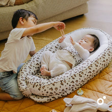 Load image into Gallery viewer, Doomoo jastuk gnezdo za bebe - Leopard Cream