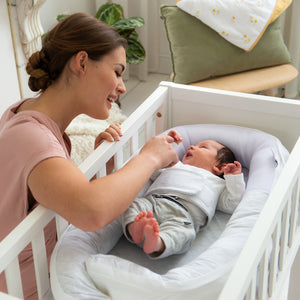 Doomoo jastuk gnezdo za bebe - Chine white, jastuk za bebe, gnezdo za bebe, oprema za bebe, prvo opremanje, doomoo, doomoo srbija