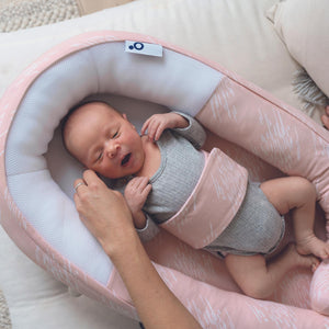 Doomoo jastuk gnezdo za bebe - Misty pink, jastuk za bebe, gnezdo za bebe, oprema za bebe, prvo opremanje, doomoo, doomoo srbija